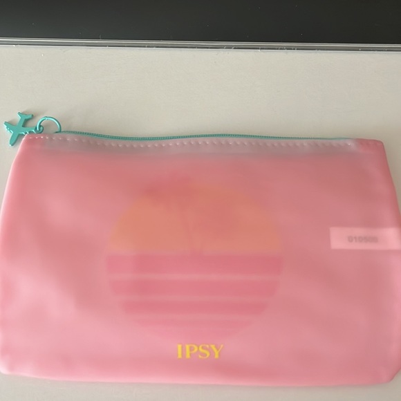 💕 Ipsy Makeup Bag - Picture 2 of 4